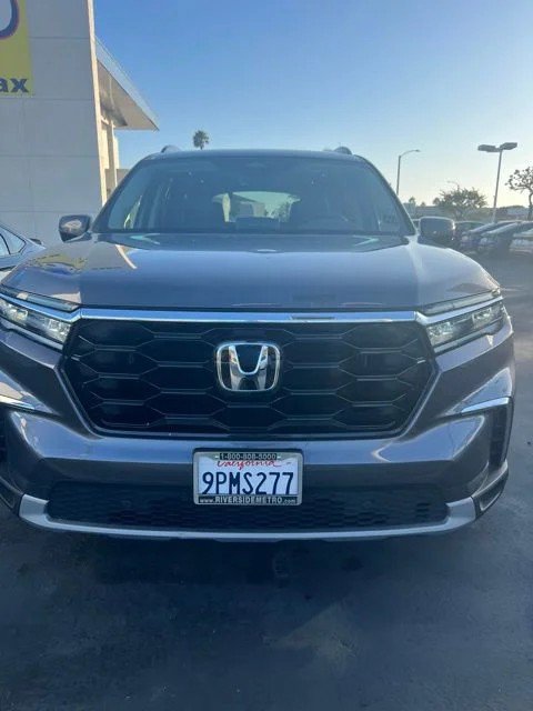 Certified 2025 Honda Pilot Touring image 2