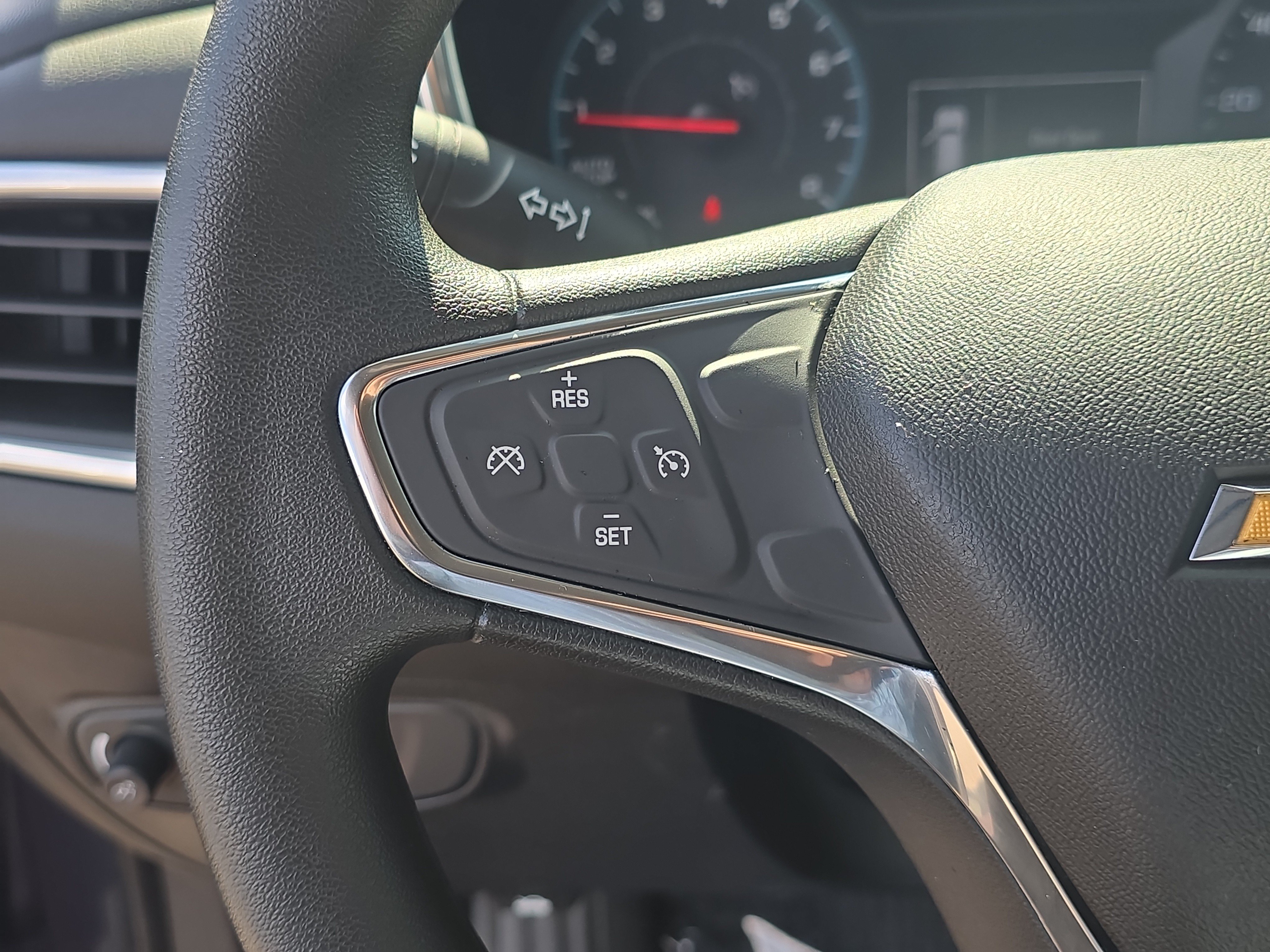 Used 2018 Chevrolet Equinox LT FWD image 30