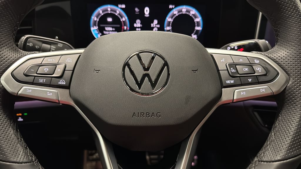 Used 2026 Volkswagen Tiguan SEL R-Line AWD/4WD image 16