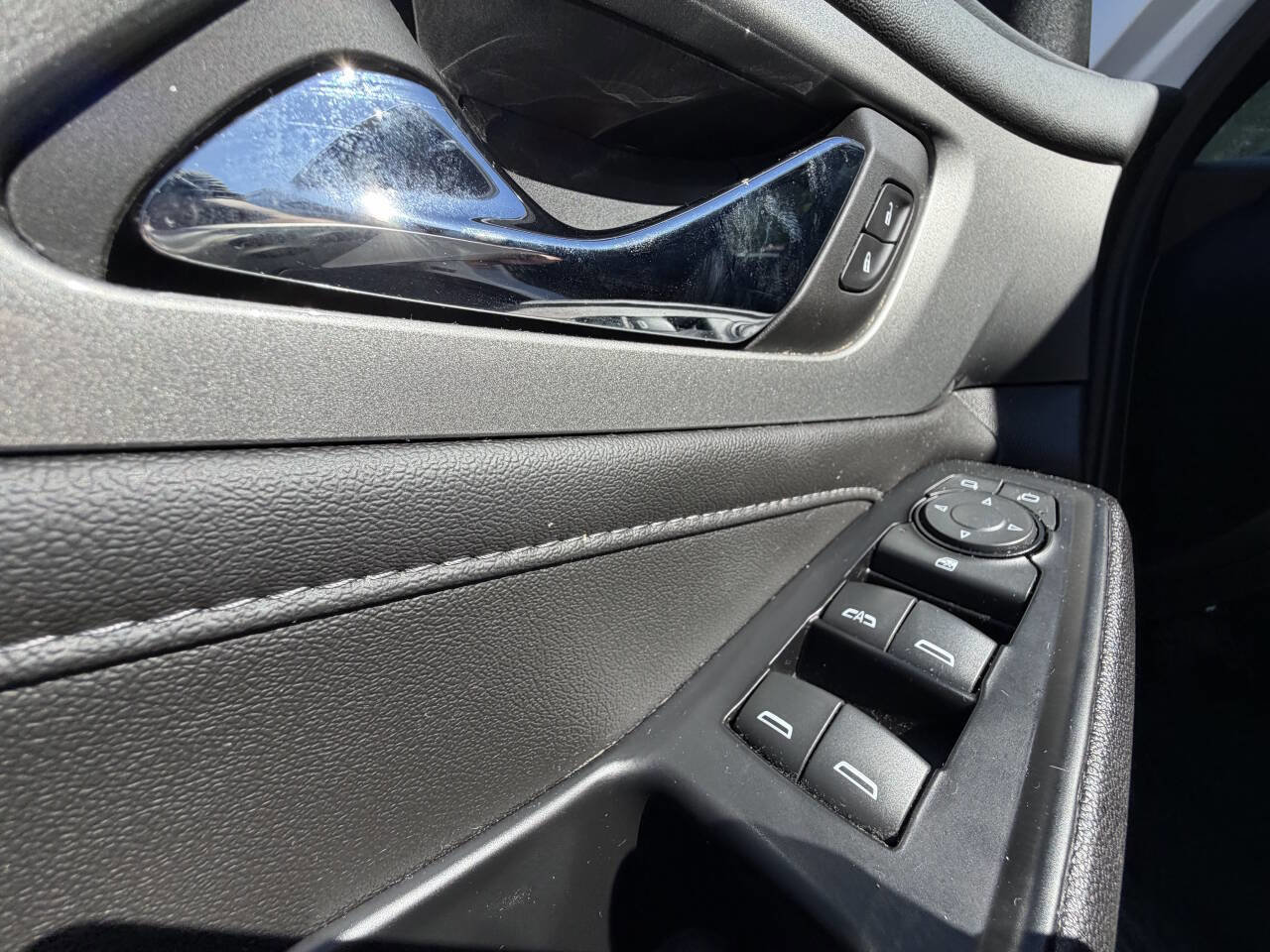 Used 2023 Chevrolet Traverse LT image 8