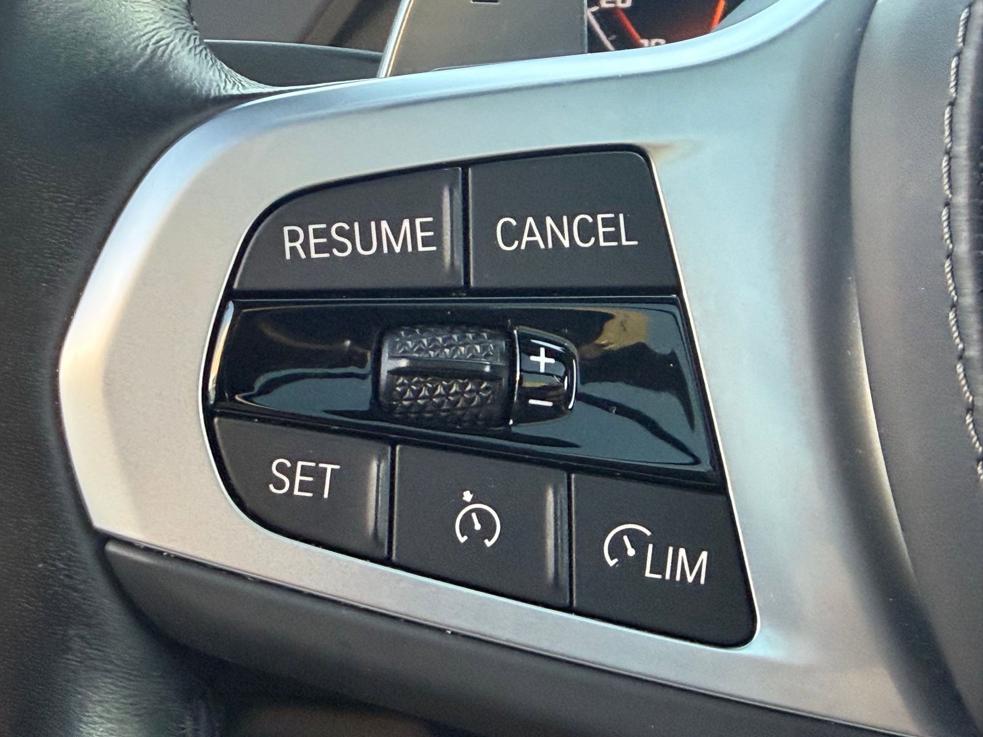 Used 2022 BMW X5 M50i w/ Premium Package image 51