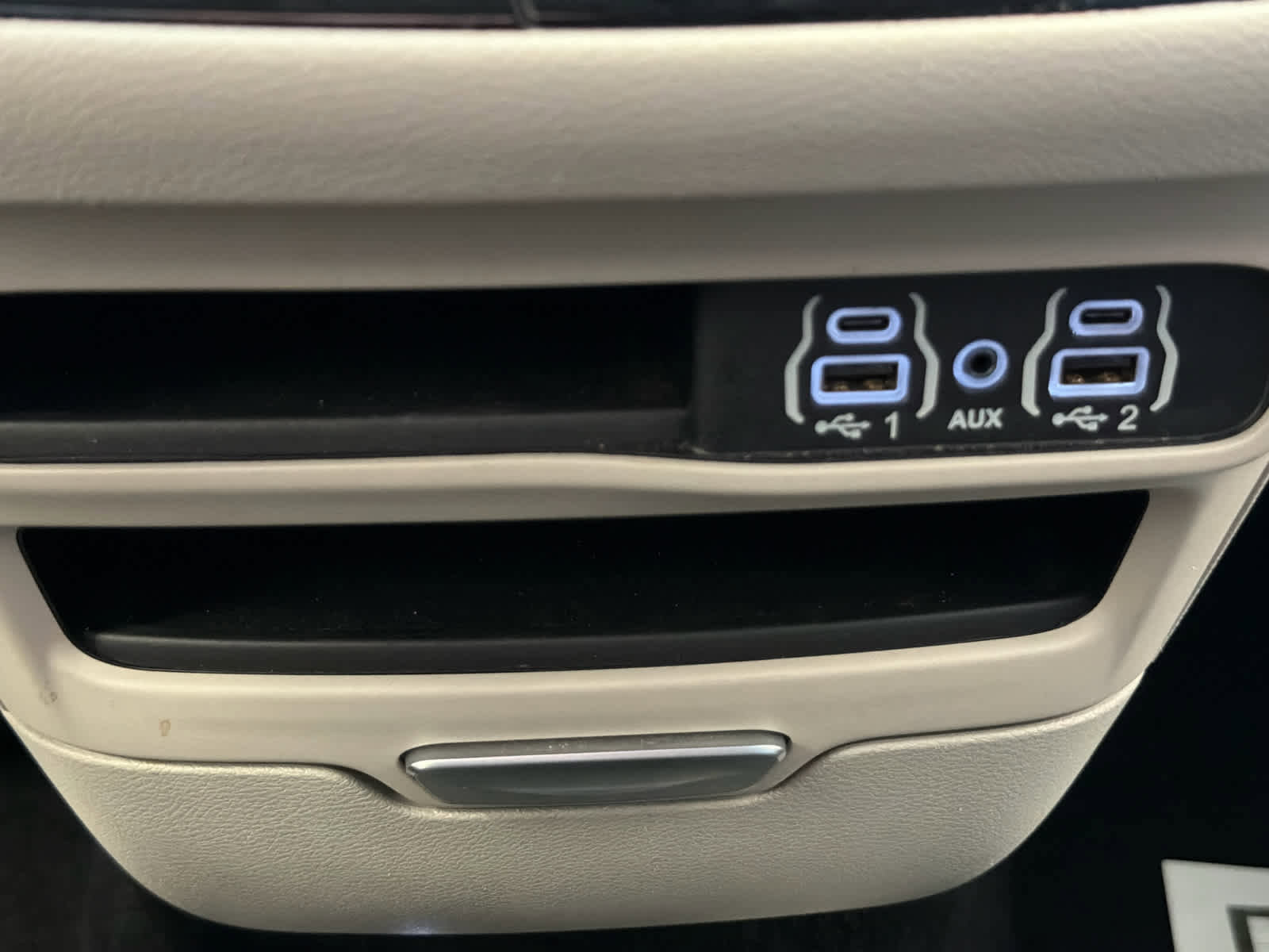 Used 2023 Chrysler Pacifica Touring-L FWD image 53