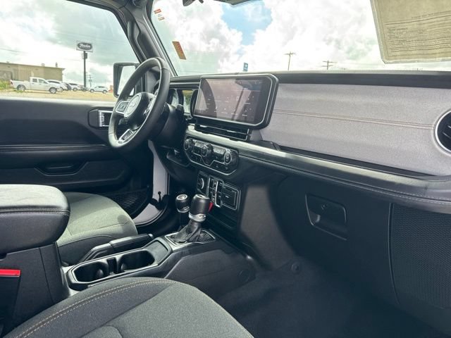 Used 2024 Jeep Wrangler Unlimited Sahara AWD/4WD image 17
