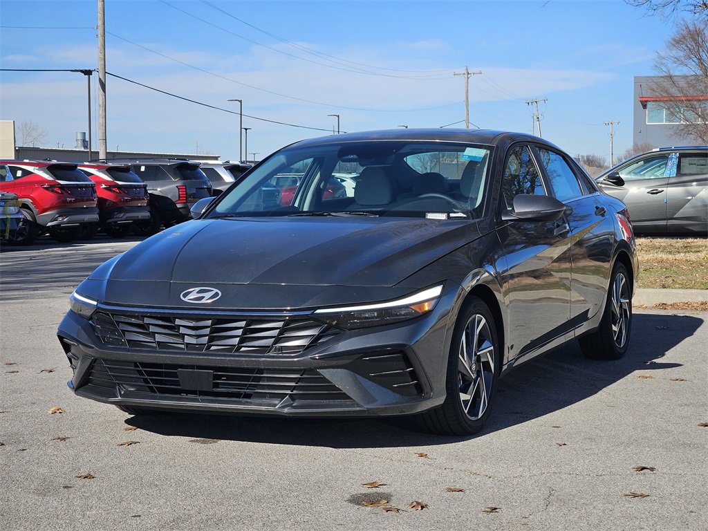 New 2025 Hyundai Elantra Limited image 4