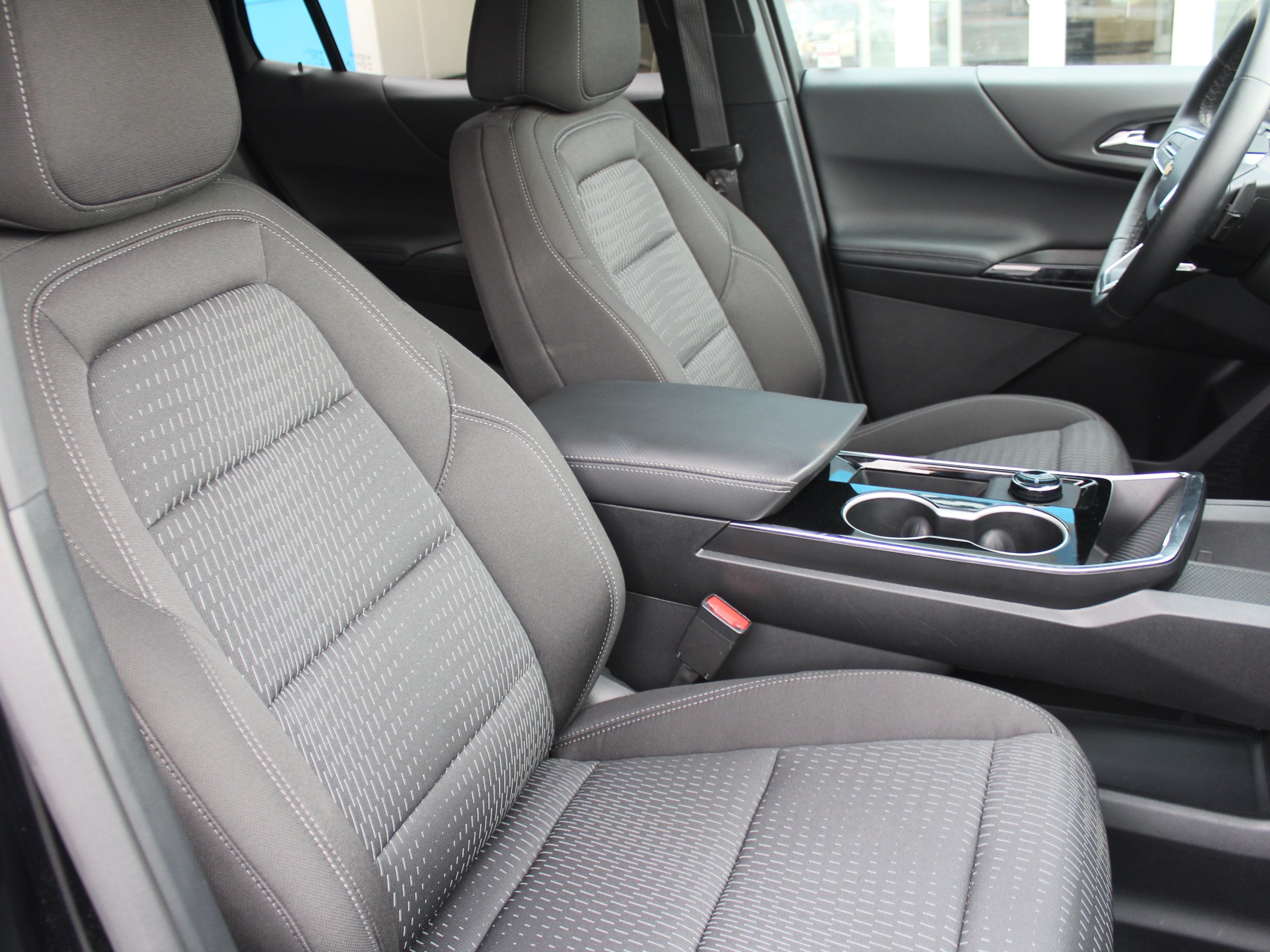 Used 2026 Chevrolet Equinox LT FWD image 28