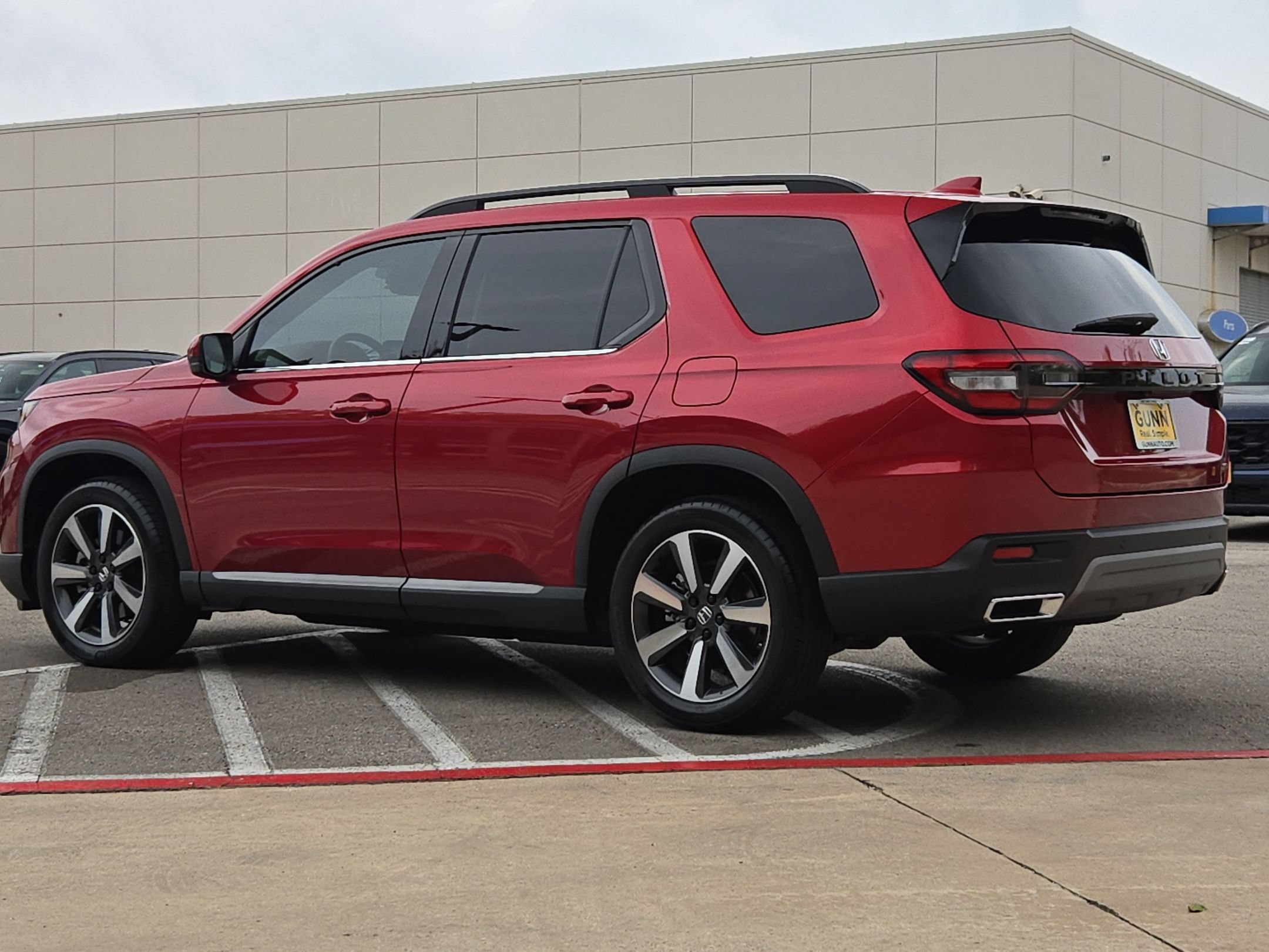 Certified 2024 Honda Pilot Touring image 5