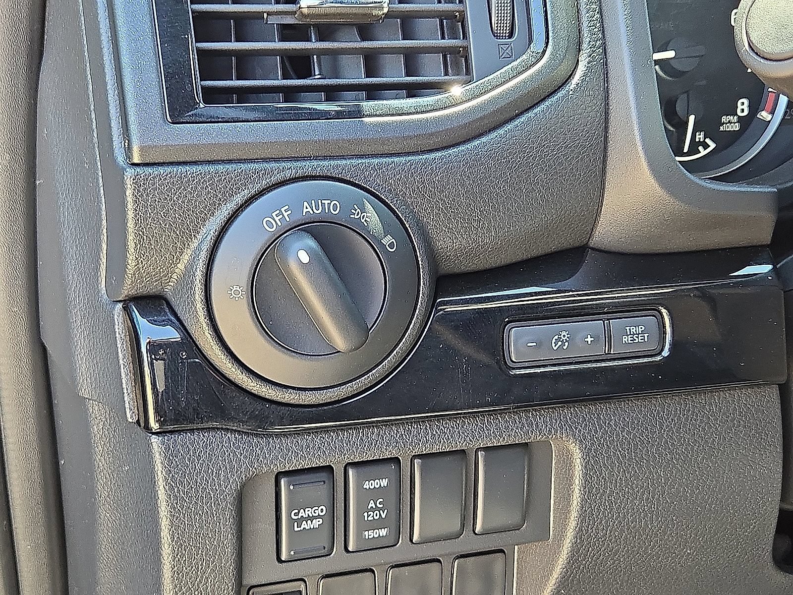 Used 2024 Nissan Titan SV w/ SV Bronze Edition Package RWD image 25