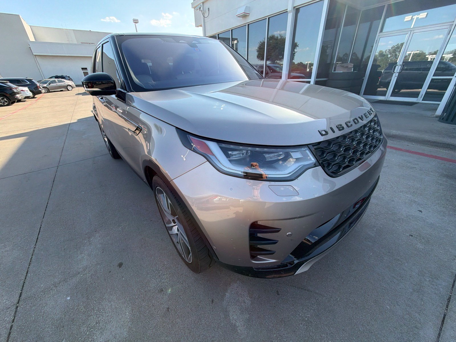 Used 2021 Land Rover Discovery HSE R-Dynamic AWD/4WD image 4