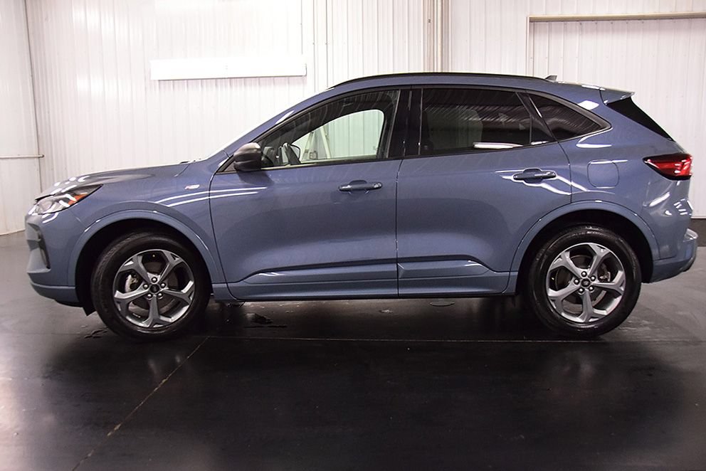 Used 2023 Ford Escape ST-Line w/ Tech Pack #1 AWD/4WD image 4