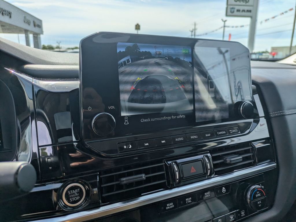 Used 2023 Nissan Pathfinder Platinum image 23