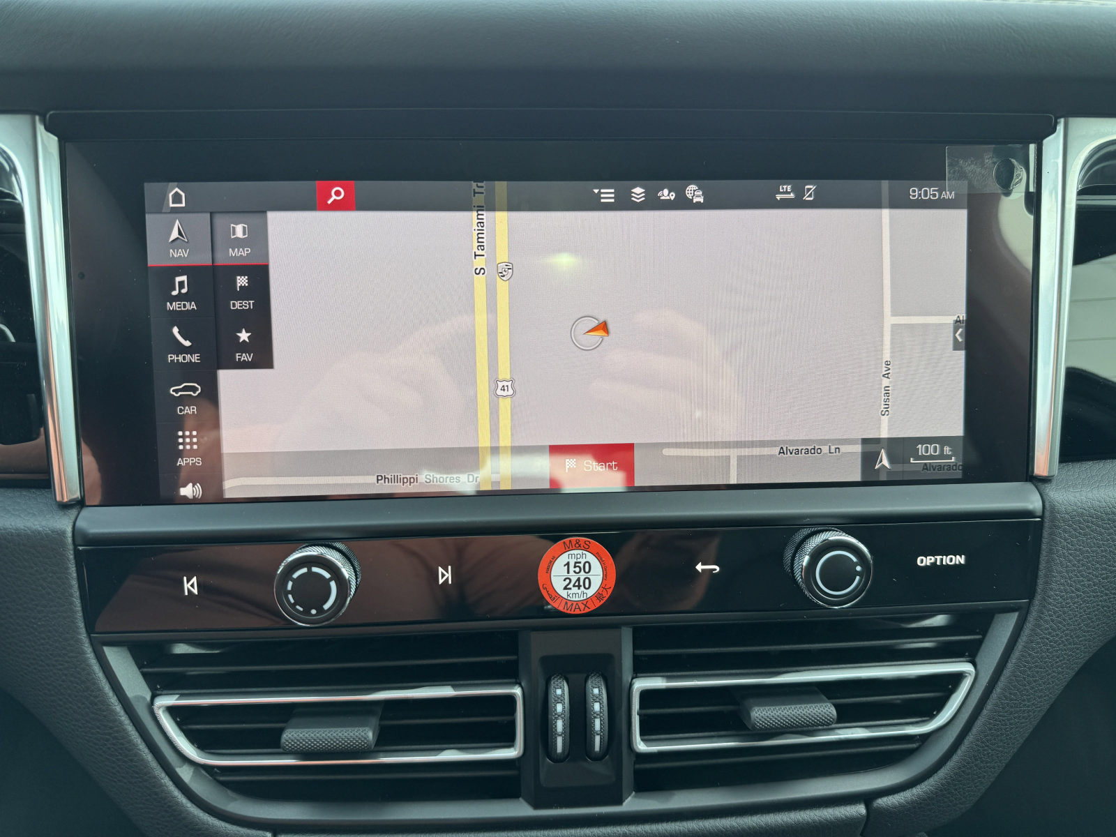 New 2025 Porsche Macan AWD/4WD image 28