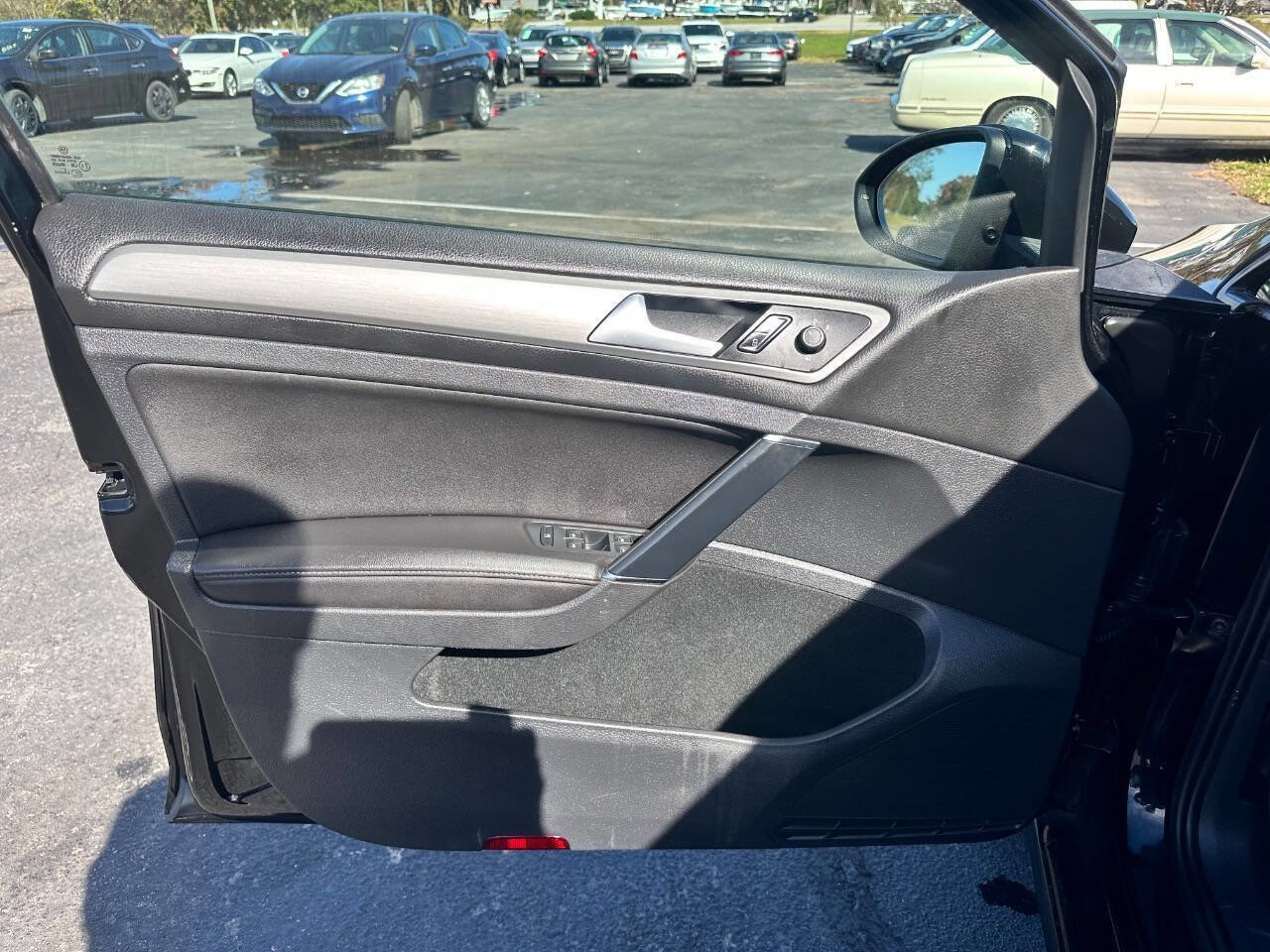 Used 2015 Volkswagen Golf S image 10