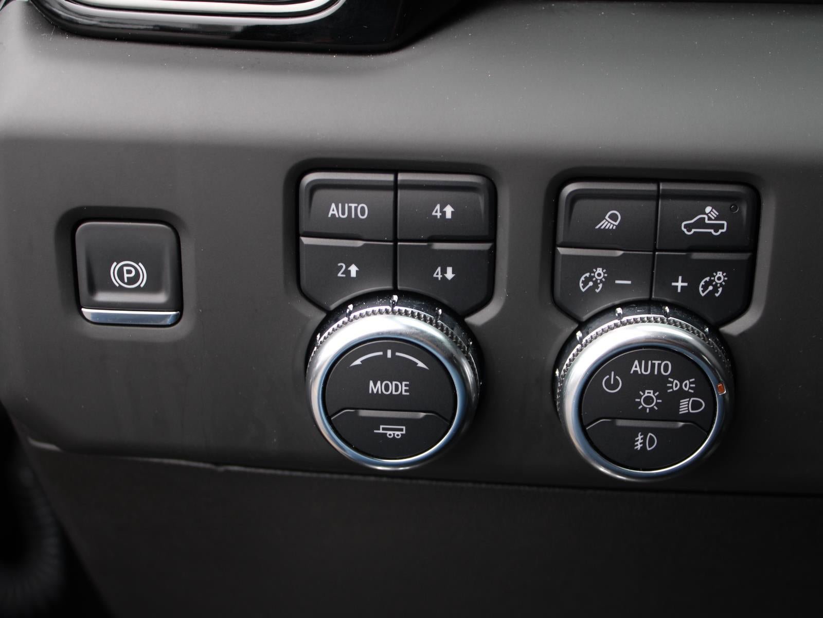 Used 2025 GMC Sierra 2500 AT4 w/ AT4 Premium Plus Package image 9