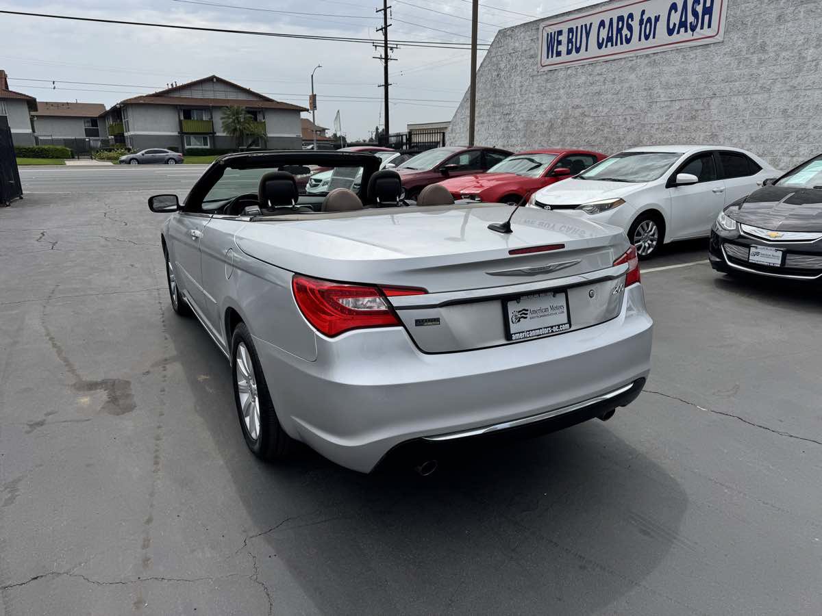 Used 2011 Chrysler 200 Touring FWD image 2