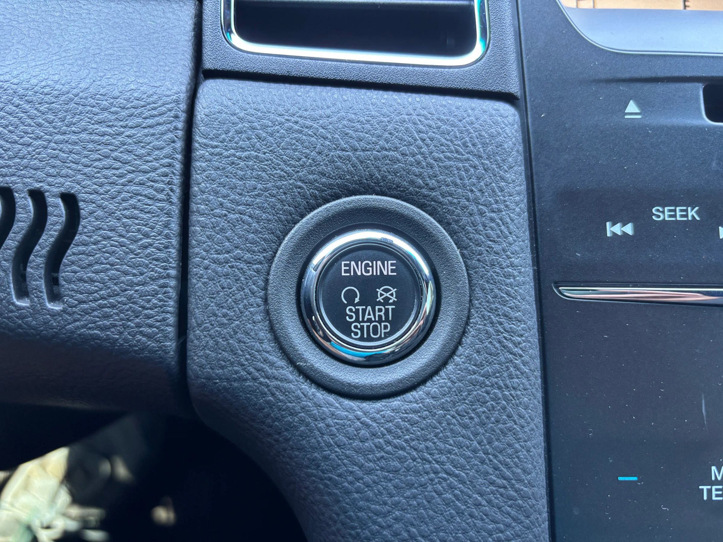 Used 2018 Ford Taurus SEL w/ Equipment Group 201A FWD image 31