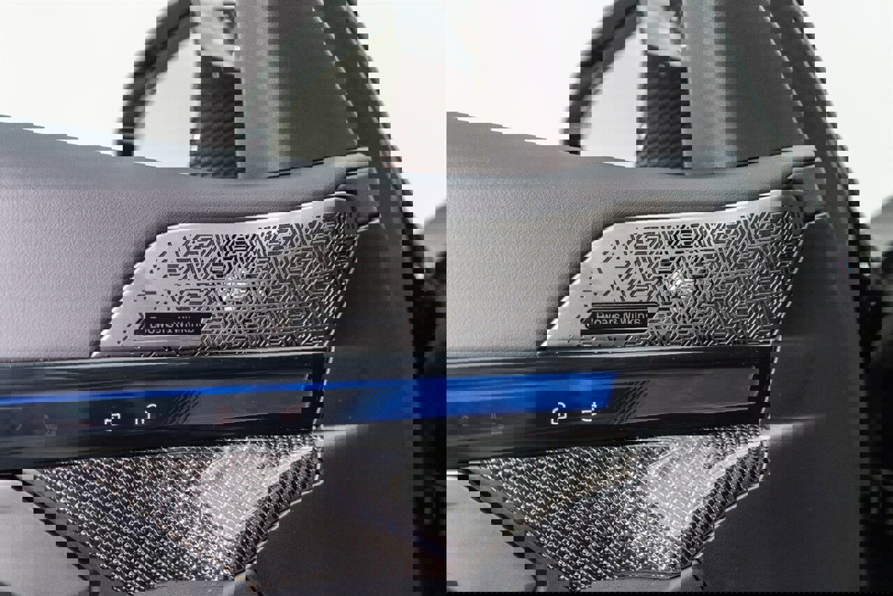 Used 2025 BMW M5 w/ Carbon Package image 86