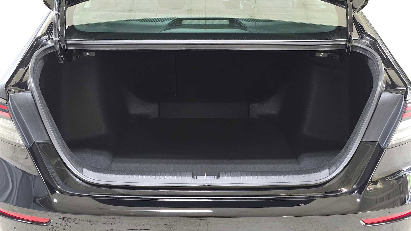 Used 2025 Honda Accord Sport image 14