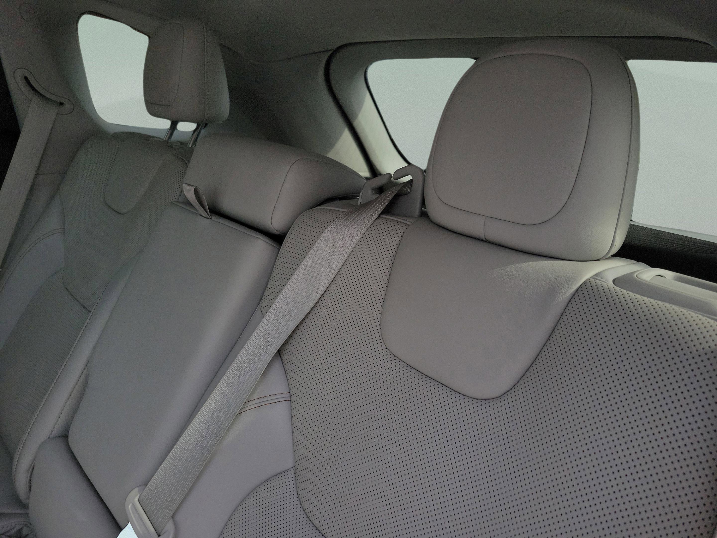 Used 2019 Jeep Cherokee Limited image 5