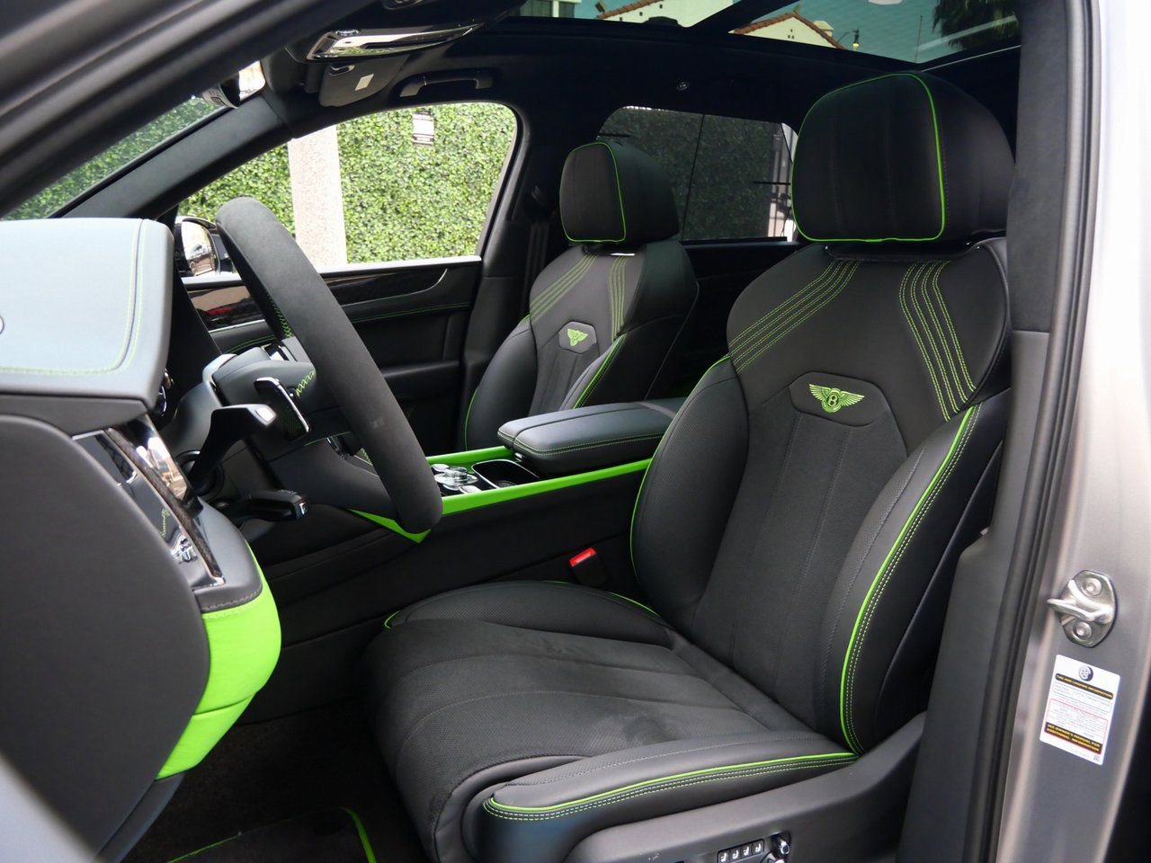 Used 2025 Bentley Bentayga AWD/4WD image 19