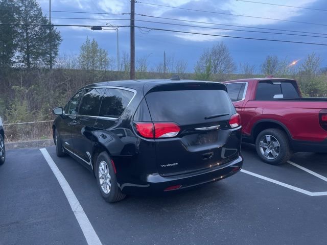 Used 2023 Chrysler Voyager LX image 2