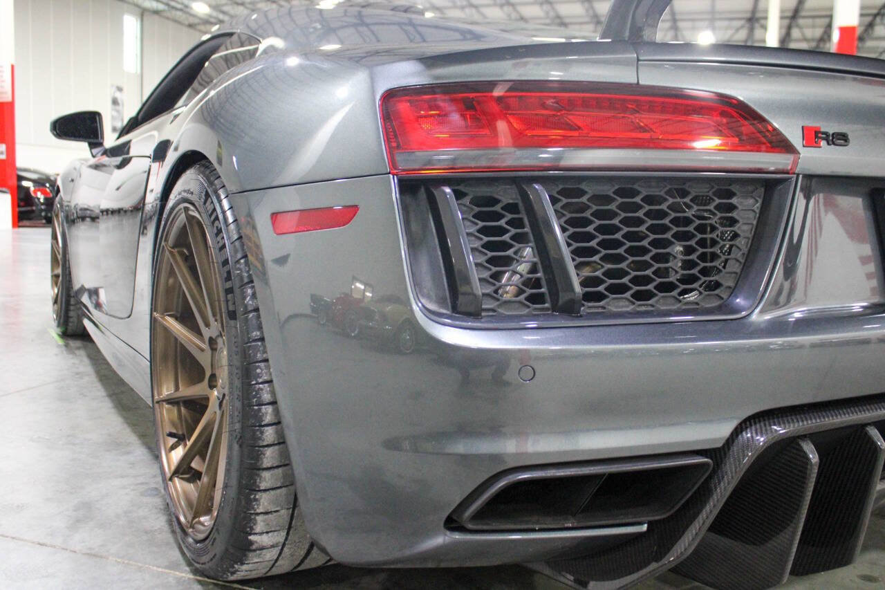 Used 2017 Audi R8 V10 w/ Carbon Exterior Package image 28