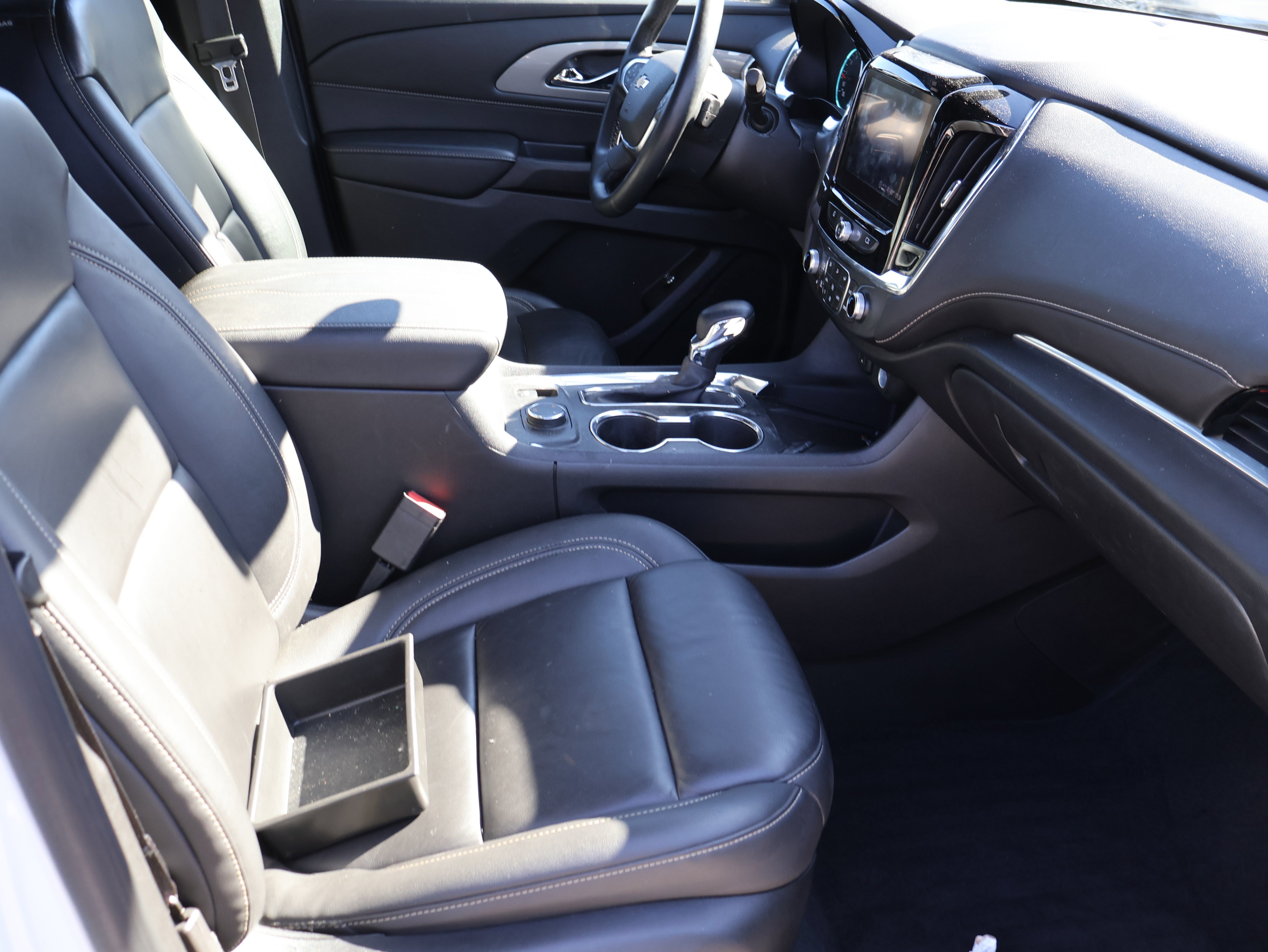 Used 2023 Chevrolet Traverse LT image 11