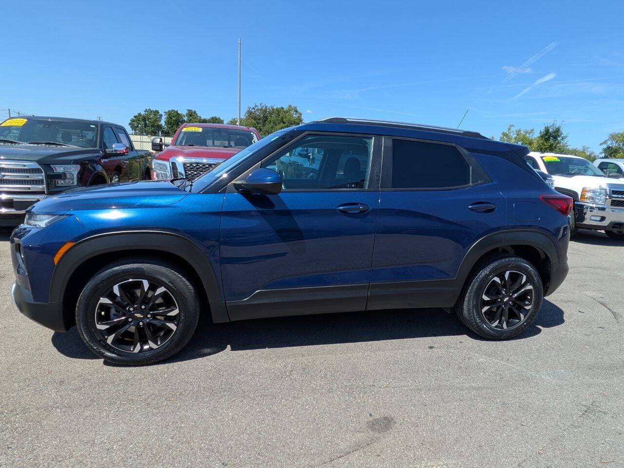 Used 2023 Chevrolet TrailBlazer LT FWD image 3