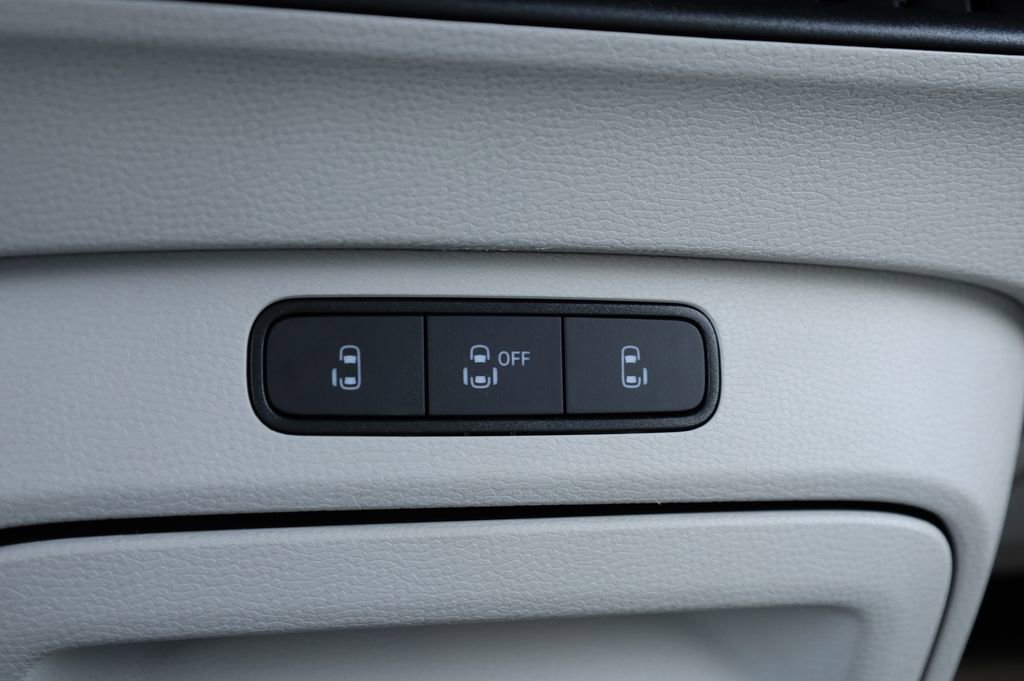 Used 2025 Volkswagen ID. Buzz 1st Edition image 33