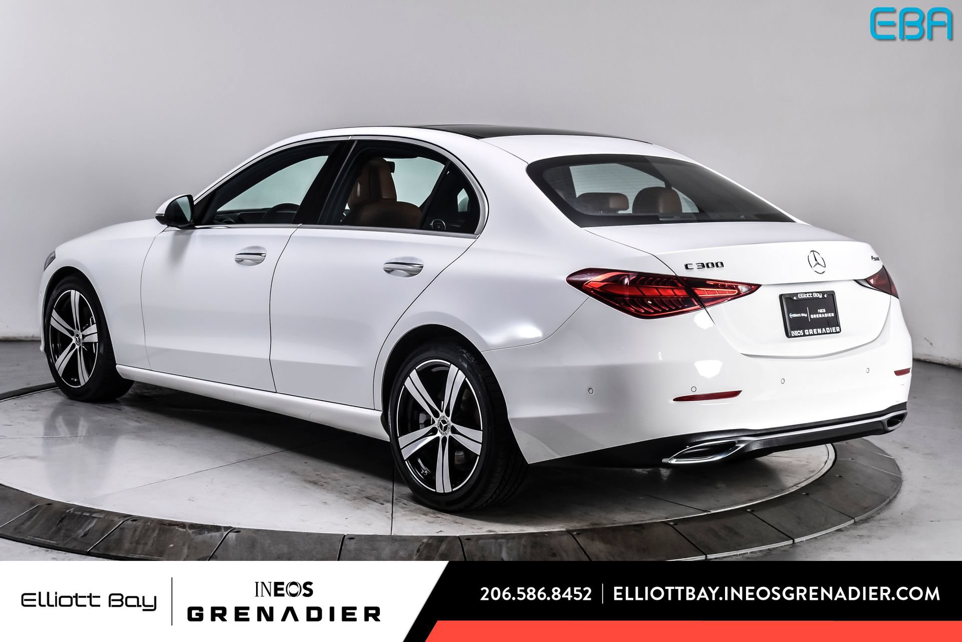 Used 2025 Mercedes-Benz C 300 4MATIC Sedan image 4