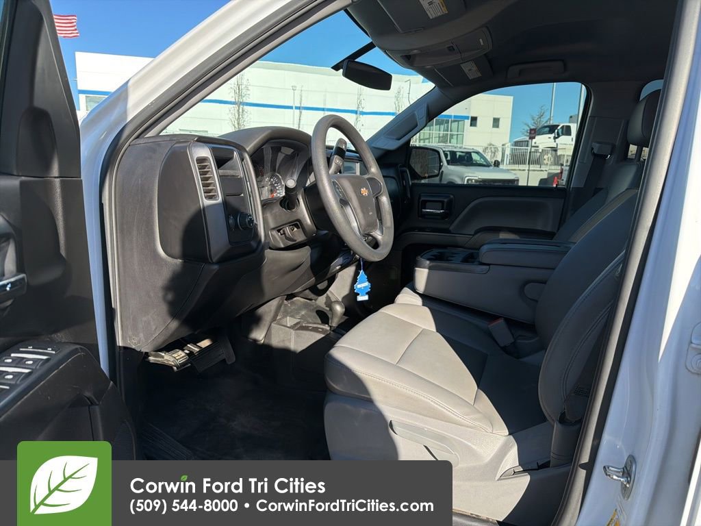 Used 2018 Chevrolet Silverado 1500 W/T w/ Trailering Package image 2