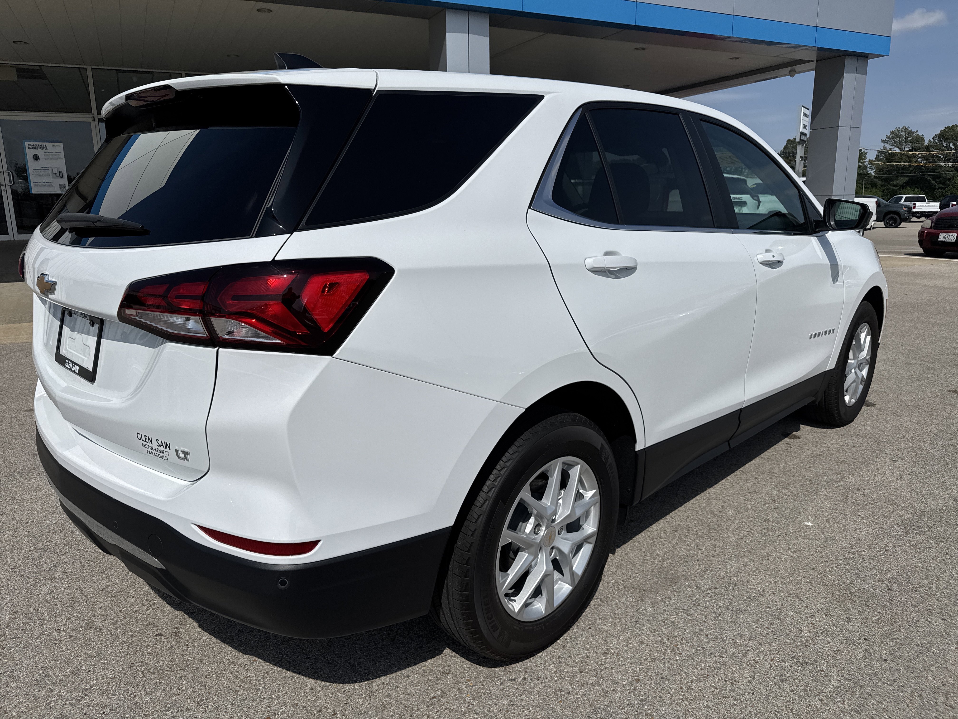 Used 2024 Chevrolet Equinox LT w/ LPO, Floor Liner Package FWD image 6