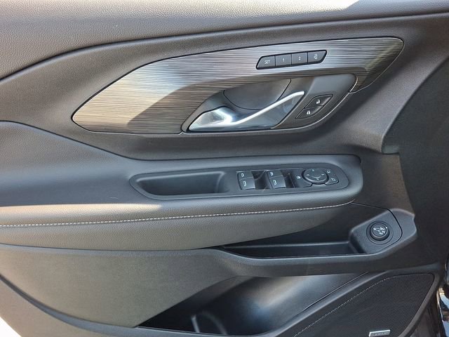 Used 2024 GMC Terrain SLT w/ Infotainment Package II image 12