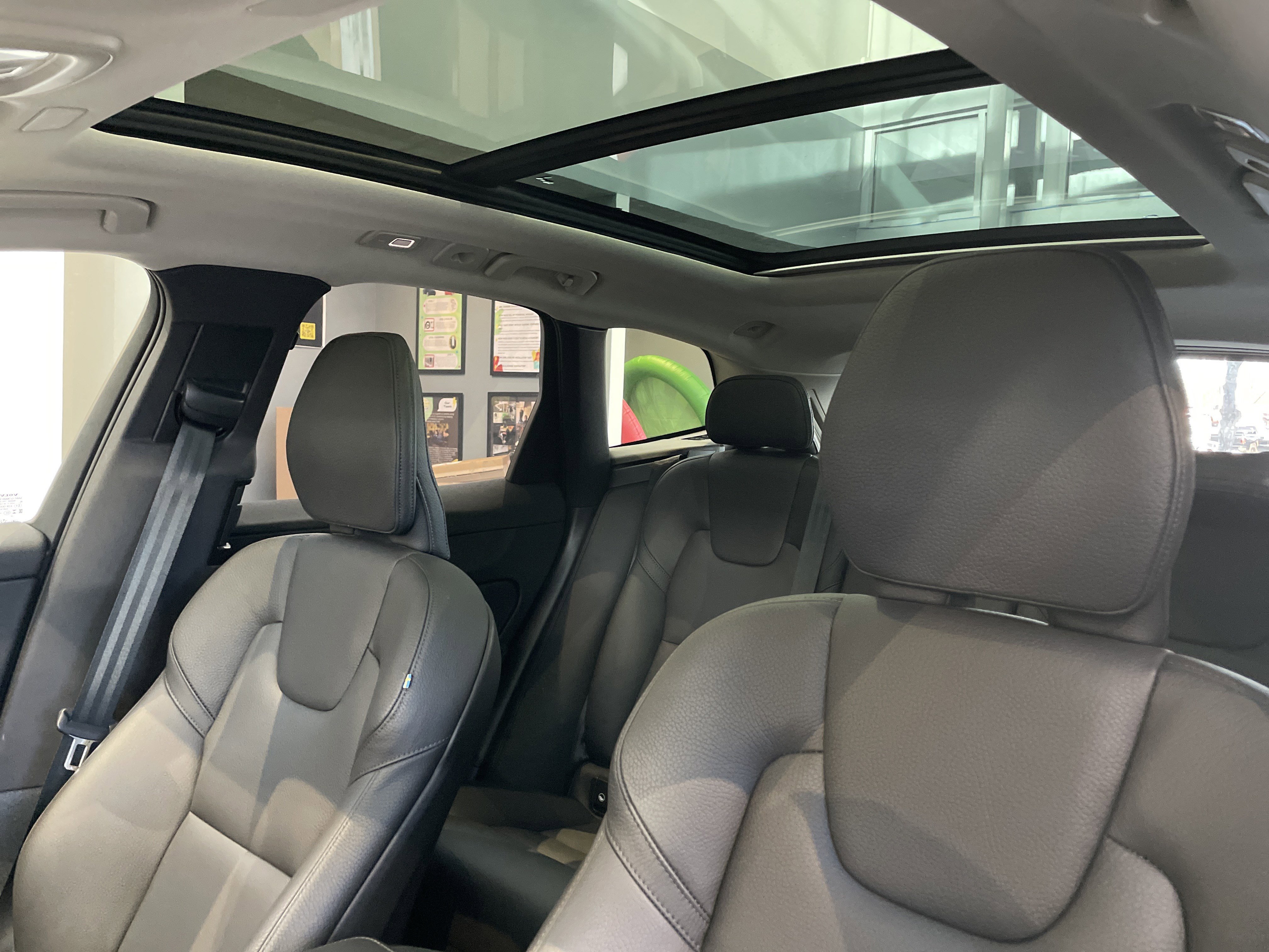 Used 2025 Volvo XC60 B5 Plus AWD/4WD image 38