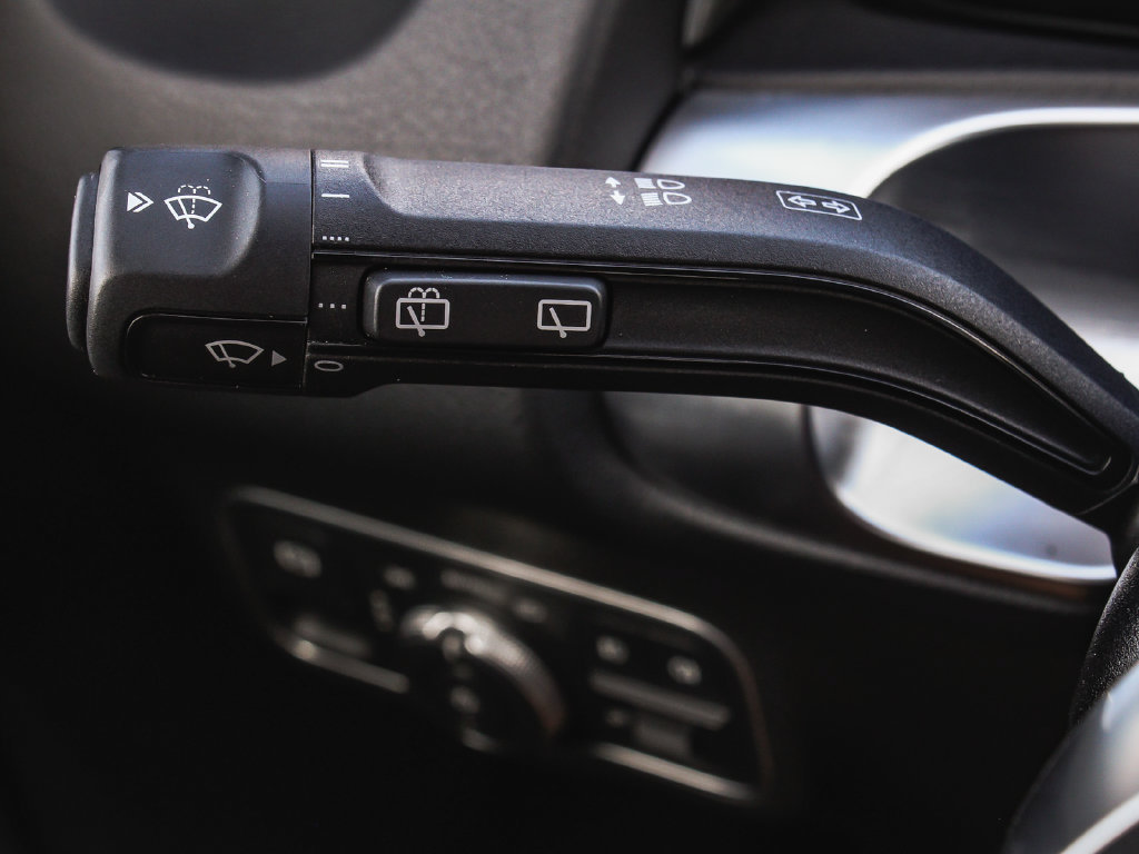 Used 2025 Mercedes-Benz GLB 250 4MATIC image 27