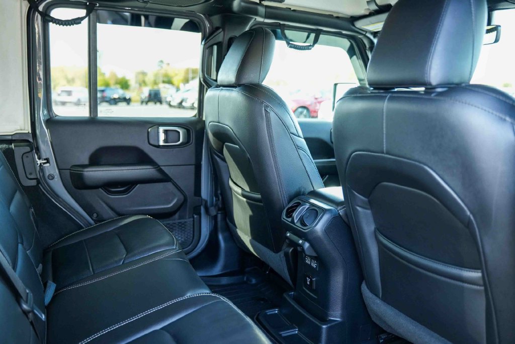 Used 2021 Jeep Wrangler Unlimited Sahara AWD/4WD image 17