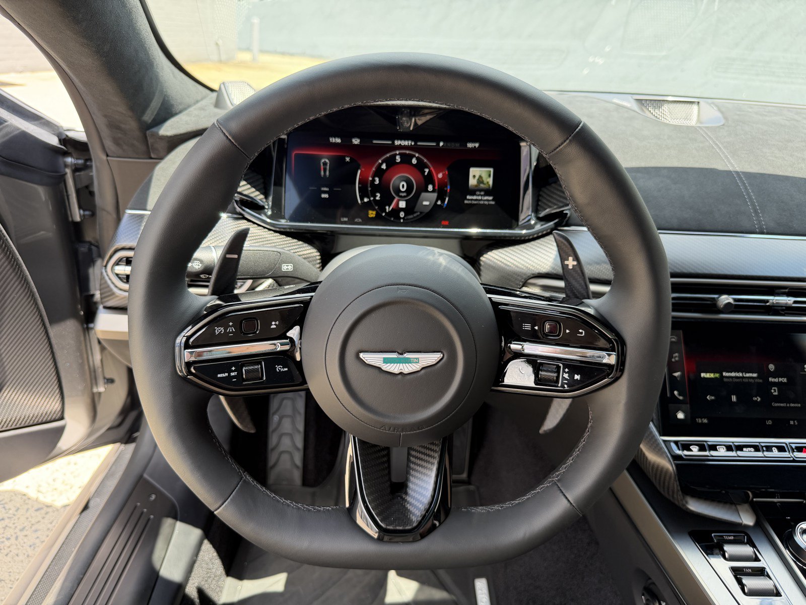 Used 2025 Aston Martin Vanquish RWD image 10