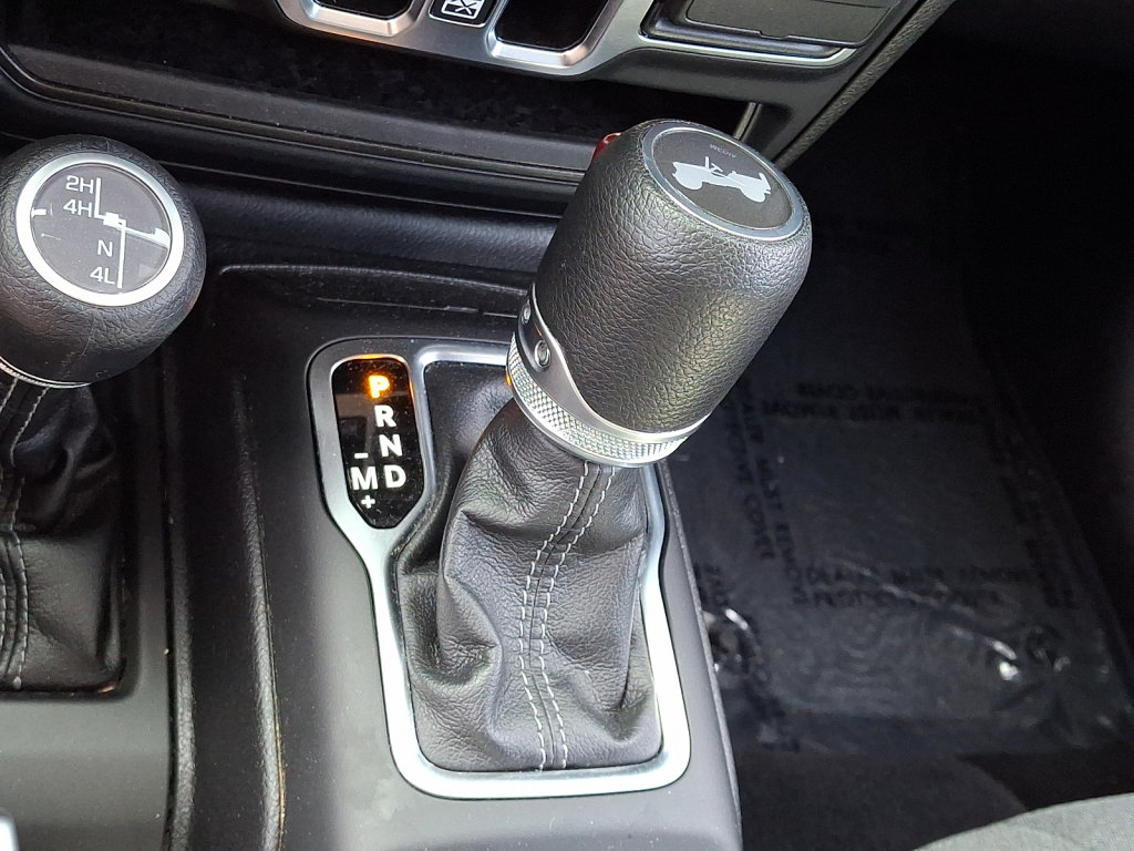 Used 2025 Jeep Wrangler Unlimited Sahara AWD/4WD image 26