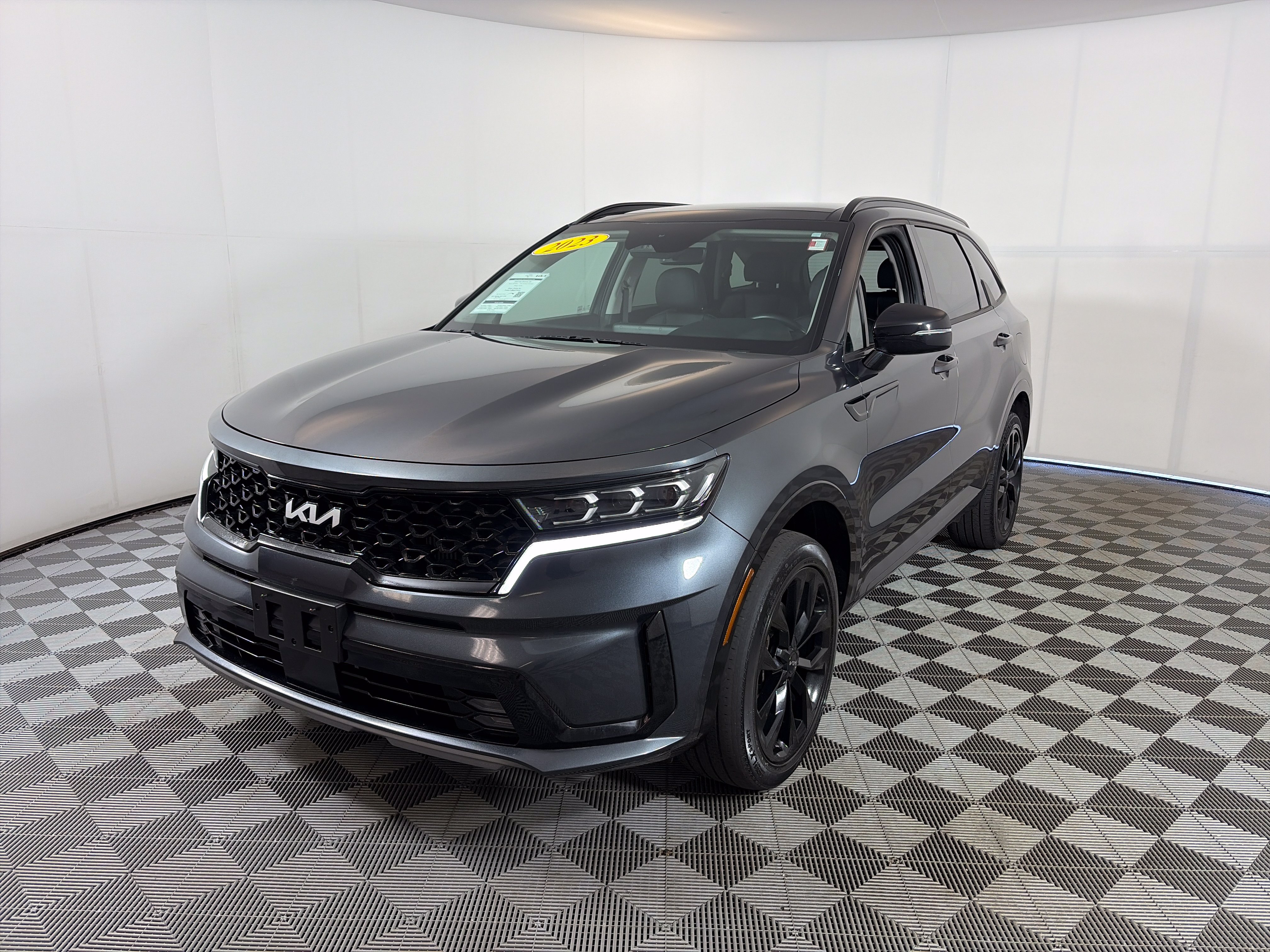 Used 2023 Kia Sorento SX AWD/4WD image 2