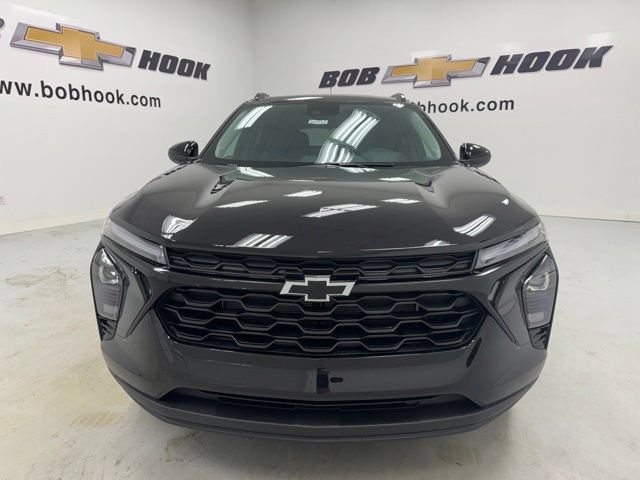 New 2026 Chevrolet Trax LT w/ Midnight Edition FWD image 2