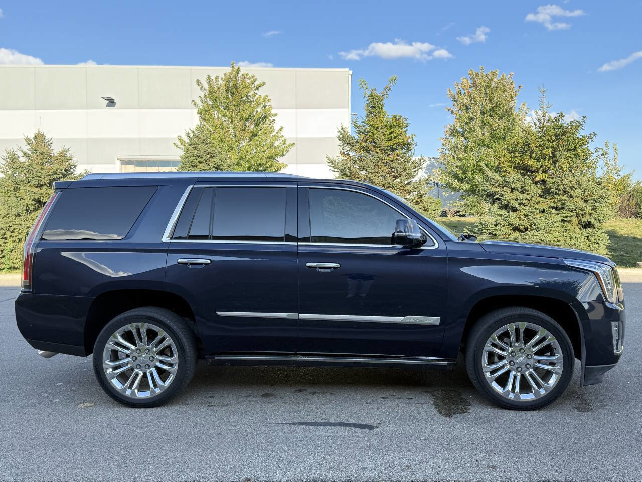 Used 2018 Cadillac Escalade Premium Luxury w/ LPO, Radiant Package image 6