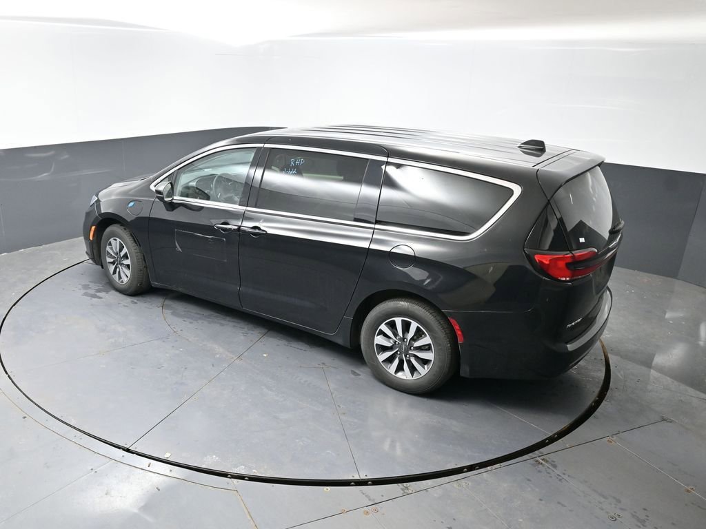 Used 2023 Chrysler Pacifica Touring-L FWD image 21