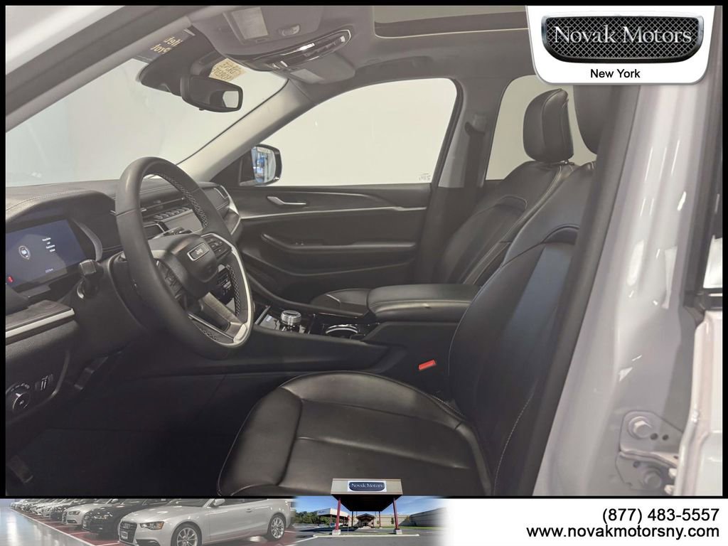 Used 2023 Jeep Grand Cherokee L Limited AWD/4WD image 12