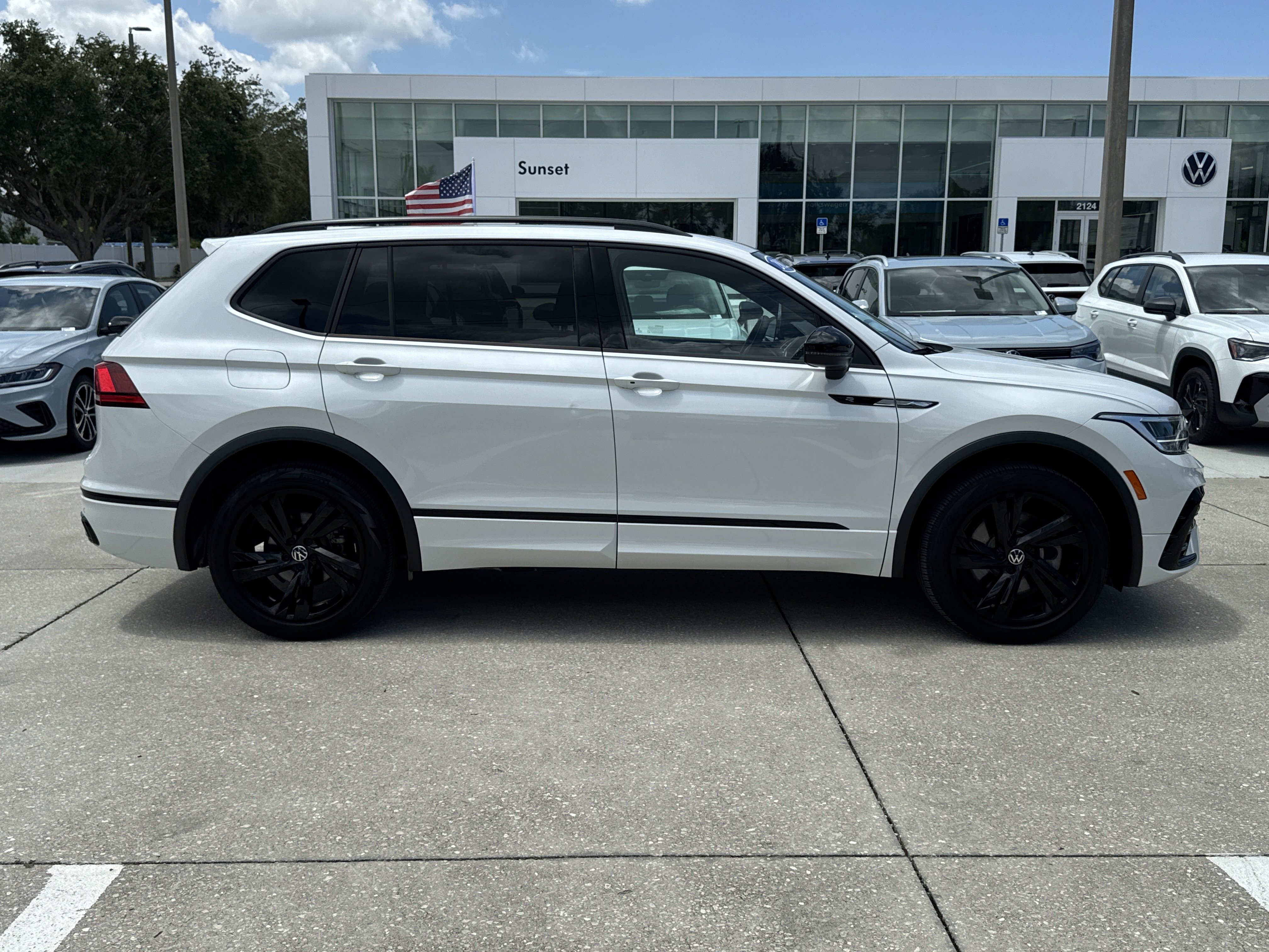 Certified 2023 Volkswagen Tiguan SE R-Line FWD image 3