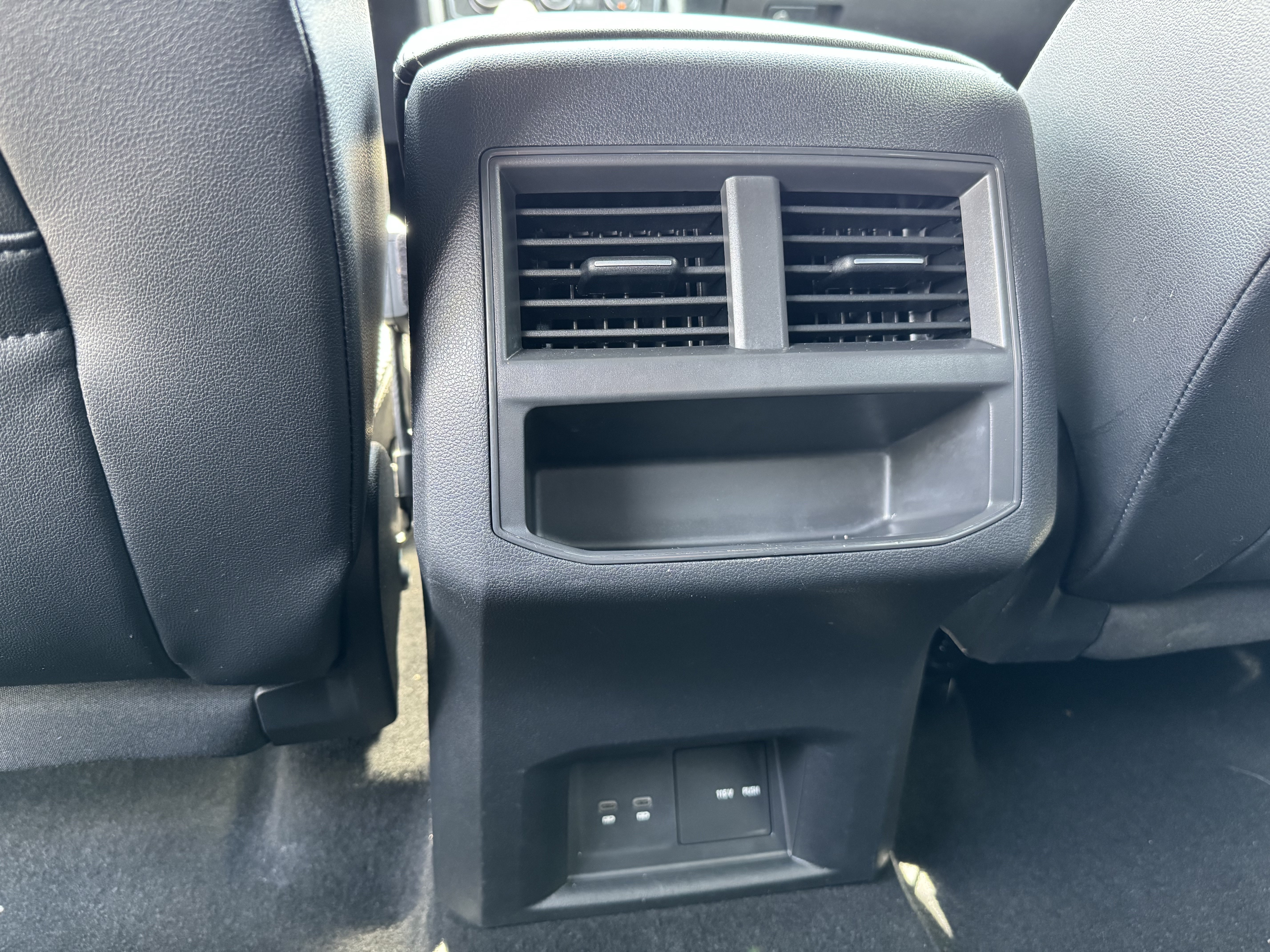 Used 2021 Volkswagen Atlas Cross Sport SE w/ Panoramic Sunroof Package FWD image 31