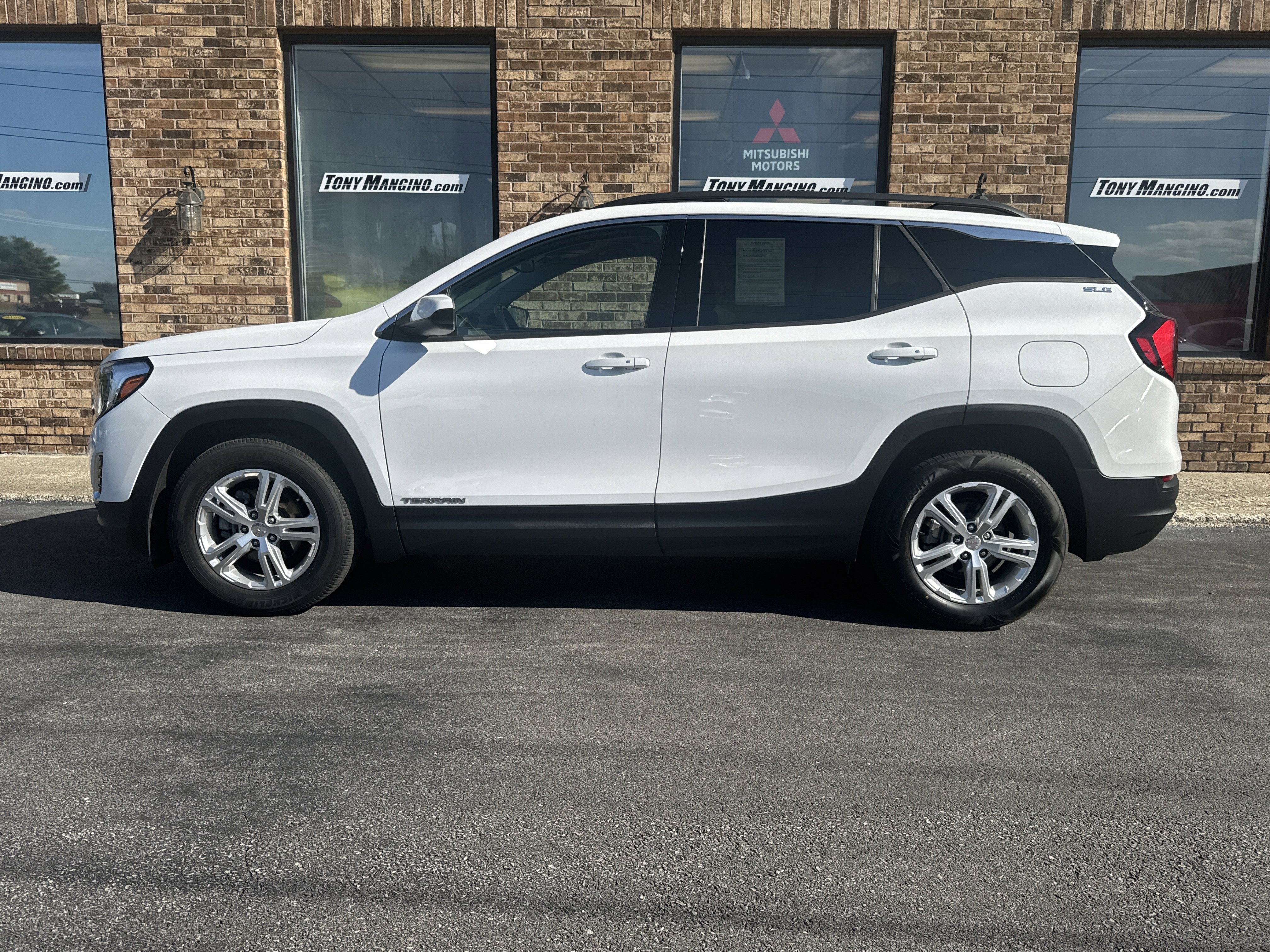 Used 2019 GMC Terrain SLE w/ Driver Convenience Package image 2