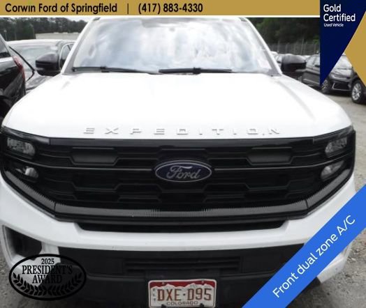Used 2025 Ford Expedition Active AWD/4WD image 3