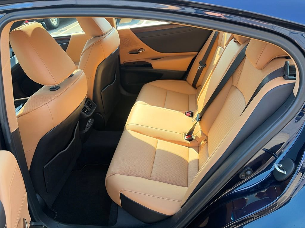 Used 2024 Lexus ES 350 w/ Premium Package FWD image 19