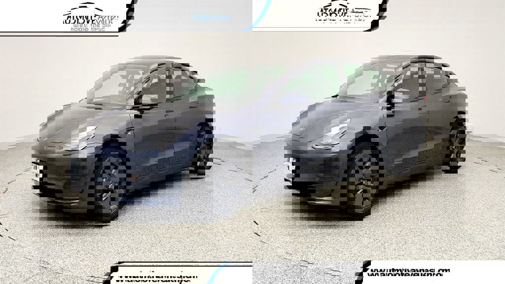 Used 2023 Tesla Model 3 Standard Range image 1