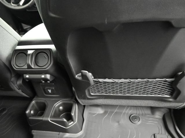 New 2025 Jeep Gladiator Rubicon w/ Safety Group AWD/4WD image 19