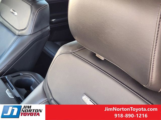 Used 2025 Ford Expedition Platinum image 16